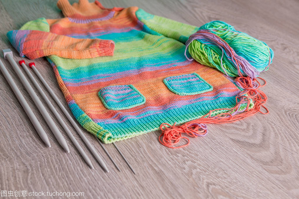 针织与手工艺术 多彩毛衫的温暖传承